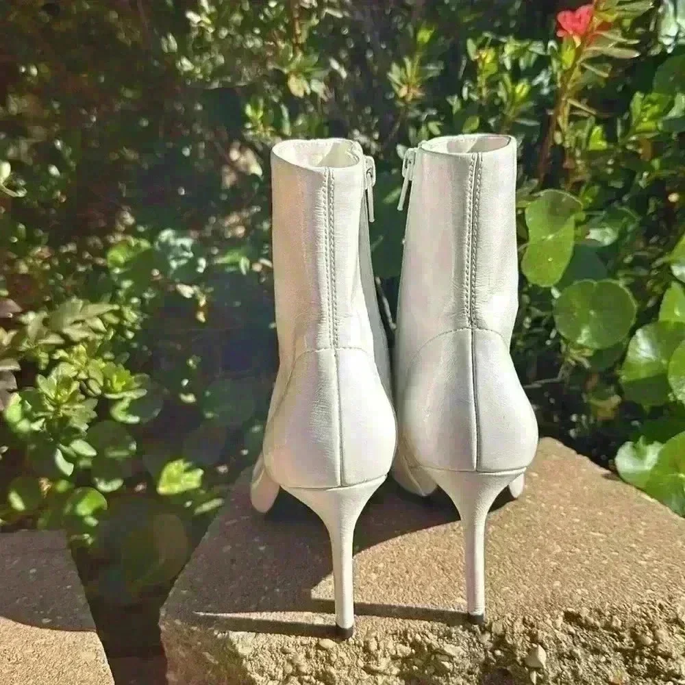 Jeffrey Campbell women’s daring vegan pointed toe booties size 5.5